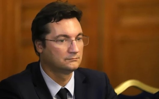 Крум Зарков се оттегля като секретар на президента заради искания референдум за еврото