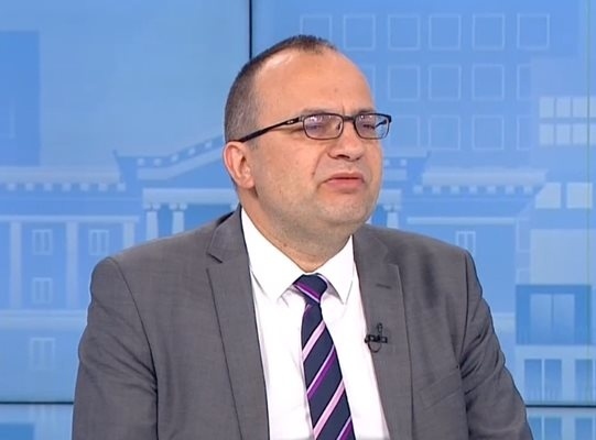Мартин Димитров: Радев не цели референдум с действията си