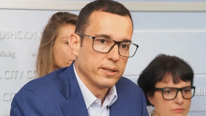 Терзиев: Всеки ден близо 64 000 ученици разчитат на обществения транспорт в София