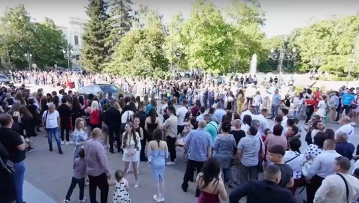 Вижте колко струва да си абитуриент