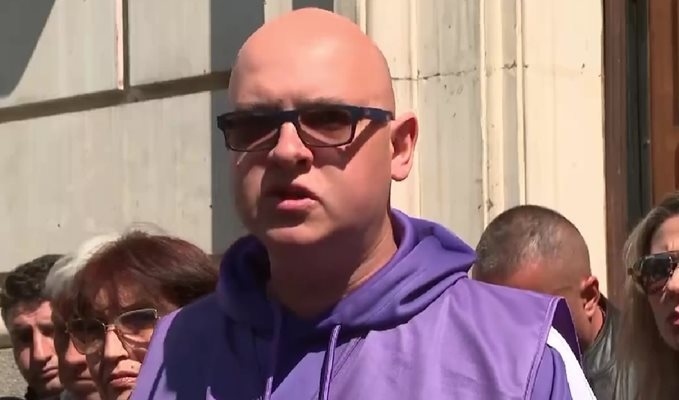 Градският транспорт вече е в официална стачка, събират подписи да спре и метрото