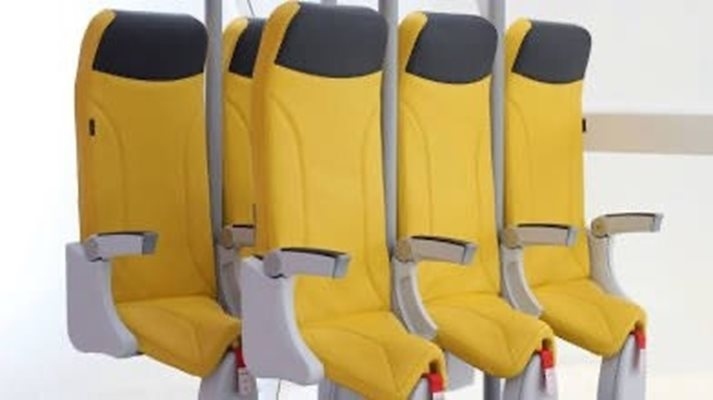 Авиокомпании пускат седалки за правостоящи през 2026 г.
