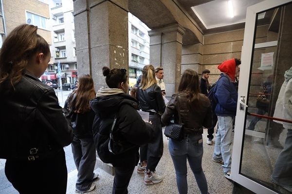 48 082 зрелостници се явиха на матурата по български език и литература