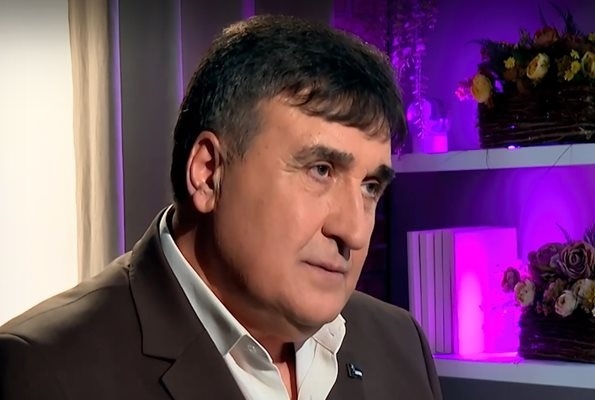 Веселин Маринов през сълзи: Моята майка ми предаде любовта към 24 май