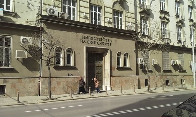 Стандарт енд Пуърс потвърди рейтинга на България, може да го повиши, ако влезем в еврозоната