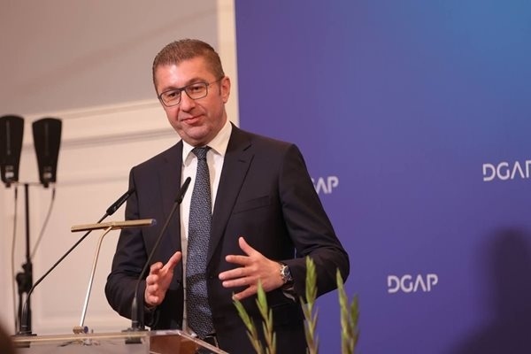 Мицкоски продължава с атаките: Българите са като от Средновековието