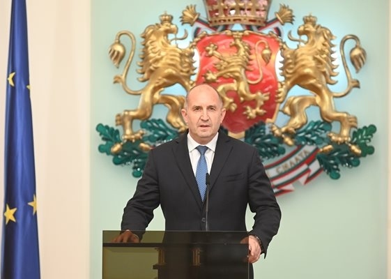 Радев: Опитите да бъда атакуван заради еврото са плоска манипулация