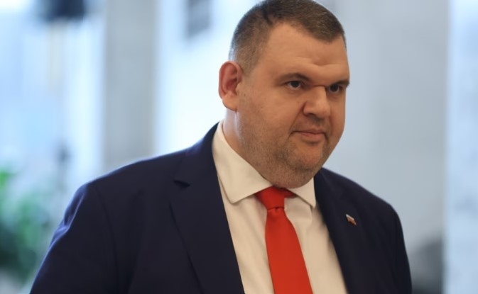Пеевски сезира КЗК за потенциален картел на Лукойл с горива в ущърб на хората и бизнеса