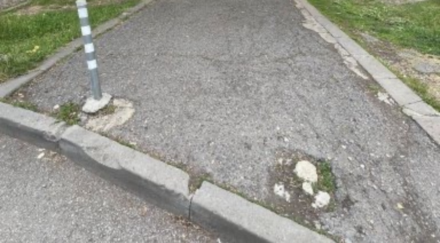 Започна ремонт на тротоарите в район Красно село