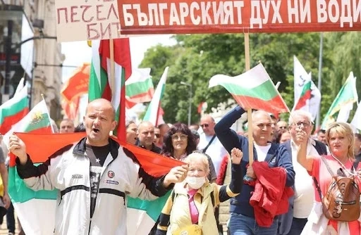 Протест срещу приемането на еврото: Недоволните се опитаха да щурмуват Парламента
