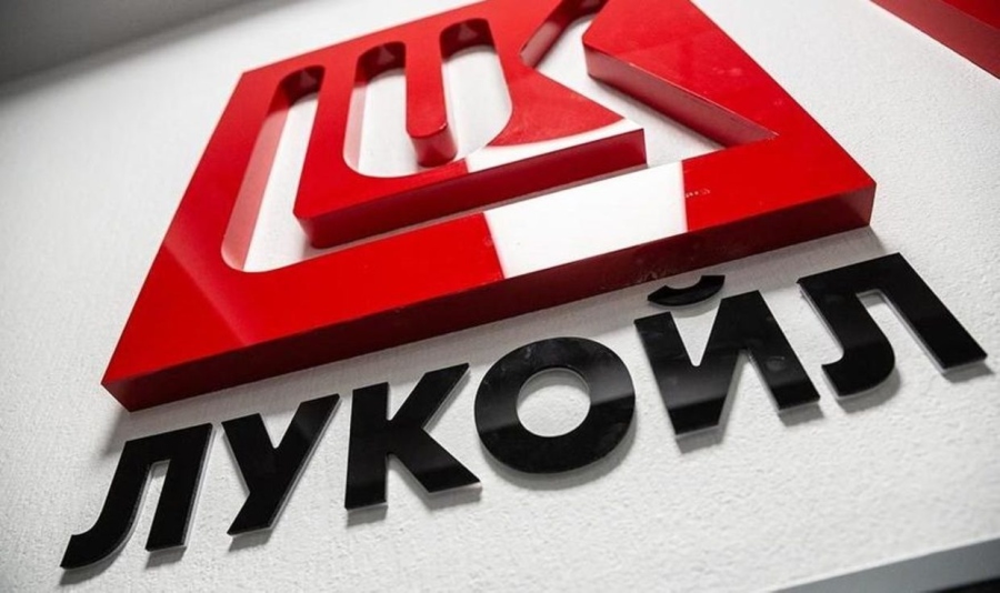 Лукойл отново е под прицел! КЗК проверява пазара на бензин и дизел