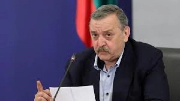 Проф. Кантарджиев: Имате ли тези 3 симптома, тръшнала ви е новата зараза