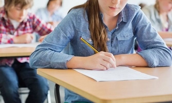 По вариант 2 ще работят седмокласниците на изпита по български език и литература