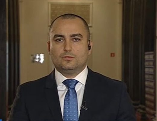 В почти празна пленарна зала готвят забрана само за еднократните електронни цигари