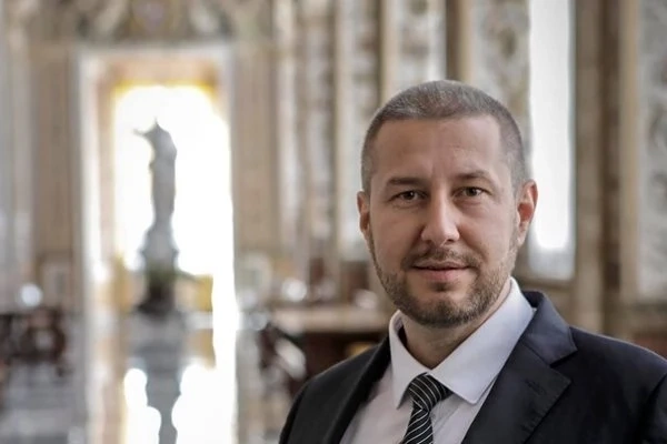 Пиарът на ГЕРБ Никола Николов става началник на политическия кабинет на Желязков