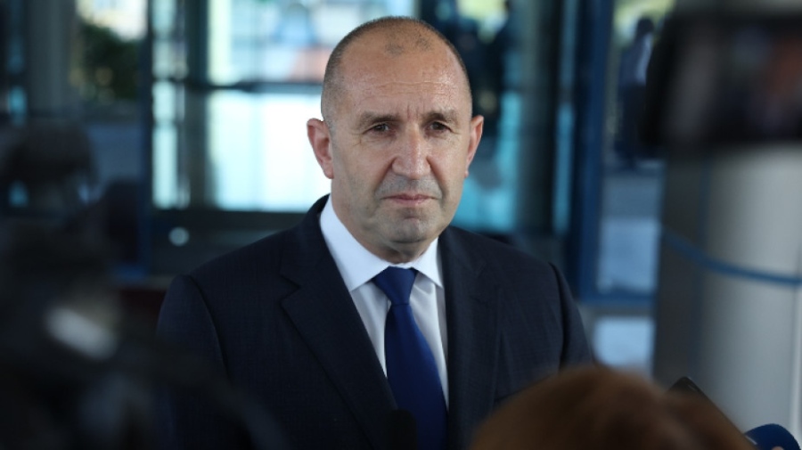 Радев: Влизането в еврозоната при петролна криза трябва да бъде много внимателно премислено