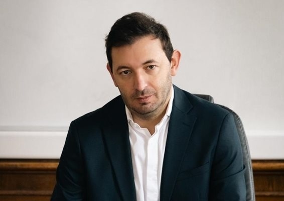 Антикорупционната комисия претърсва кабинета на столичния зам.-кмет Барбутов