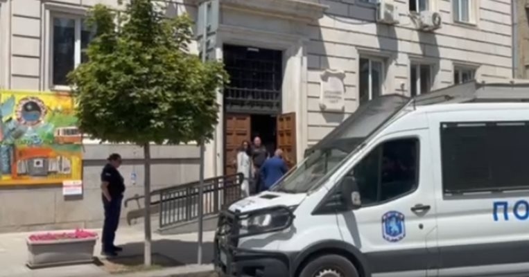 Терзиев упрекна лидерите на Промяната, че изоставиха Кирил Петков