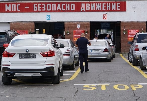 Вдигат екотакси за коли, за да има повече пари за депа за отпадъци и компостери