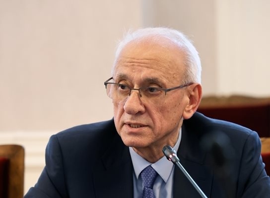 Силви Кирилов издаде заповед за сформиране на работна група за специализациите
