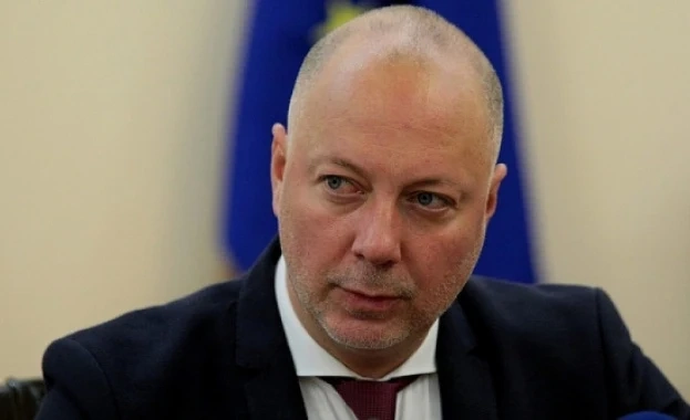 Премиерът Желязков призова: Без стихийно и паническо обменяне на левове в евро