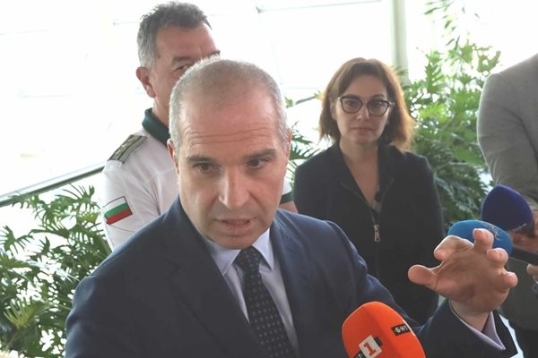 Министър: Глоби Х 3 за нощния ад на Терминал 1 в София