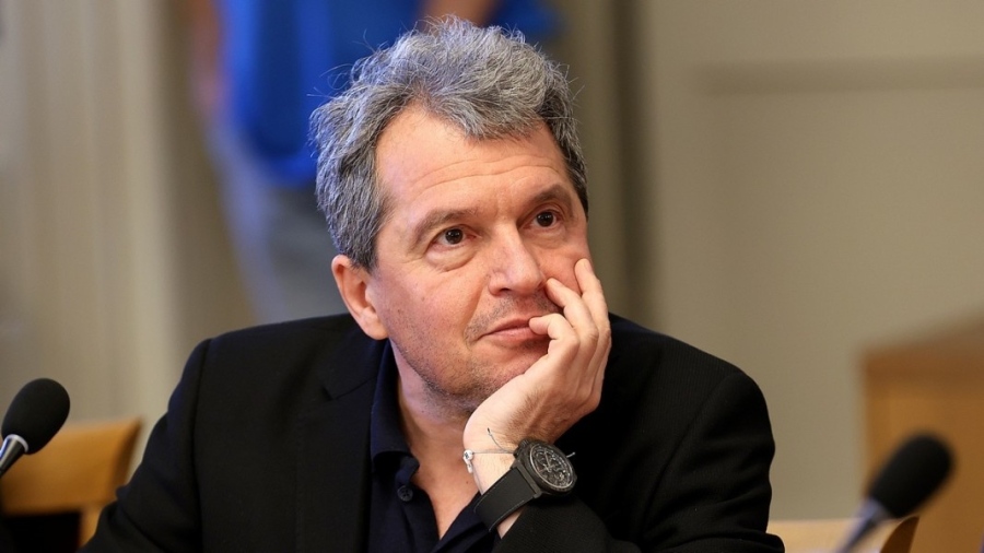Тошко Йорданов усети по трудния начин, че и готиният сценарист на тв шоу се заразява от глупостта
