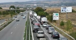 Касае всички шофьори: 140 км в час на магистралите остава