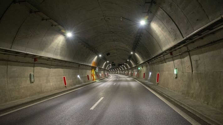 Пускат движението в тунелите Правешки ханове и Топли дол на АМ Хемус