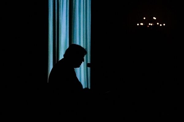 Одобрението към имиграционната и бюджетната политика на Тръмп спада
