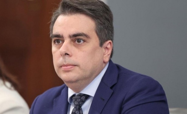 Асен Василев: Върви натиск кметове и общинари на ПП да сменят боята