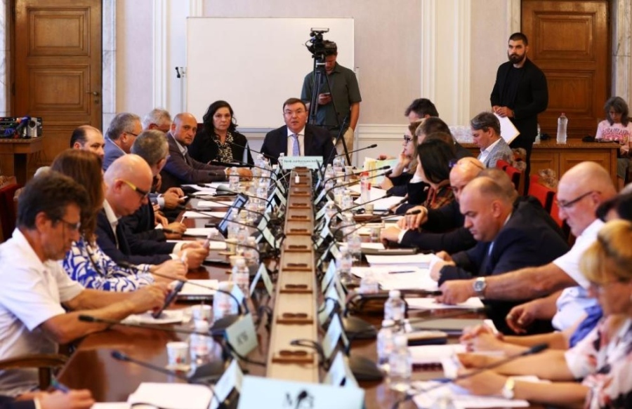 Единодушие в здравната комисия за заплатите на младите лекари