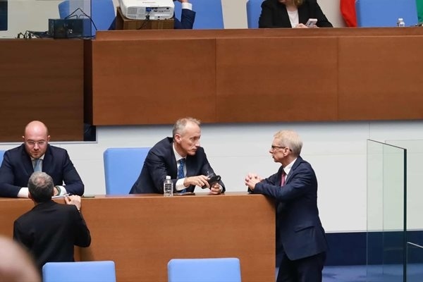 МОН ще търси нова формула за изчисляване на студентските такси