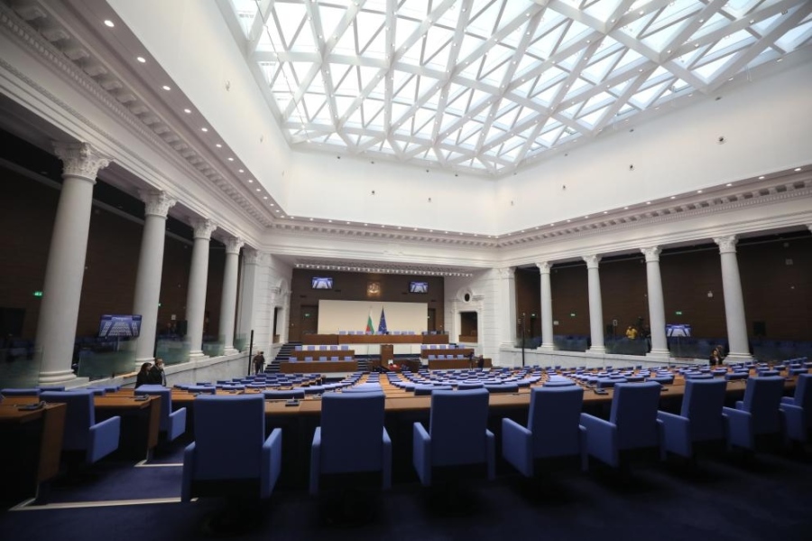 ПП-ДБ, АПС и МЕЧ искат извънредно заседание на парламента на 29 юли