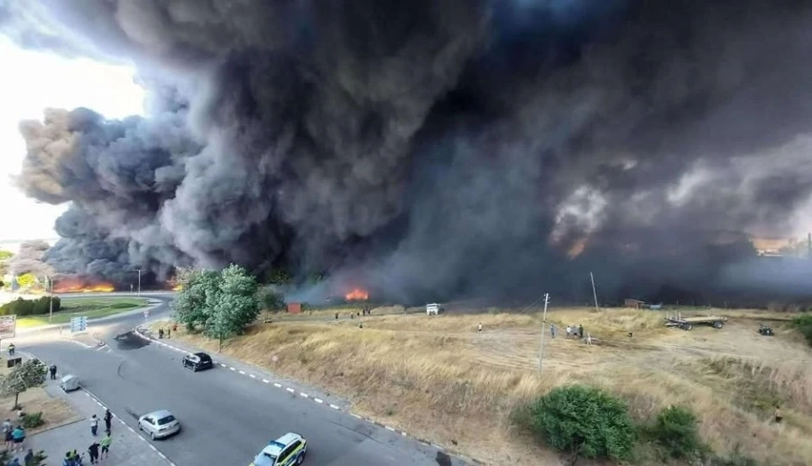 Овладян, но не потушен е пожарът в Средец