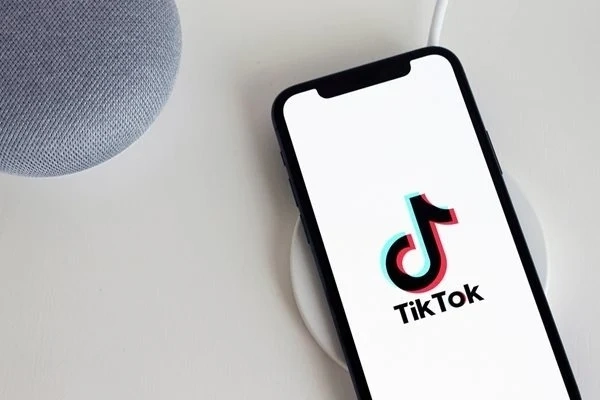 Нова опасна игра в ТикТок крие риск за психичното здраве на децата