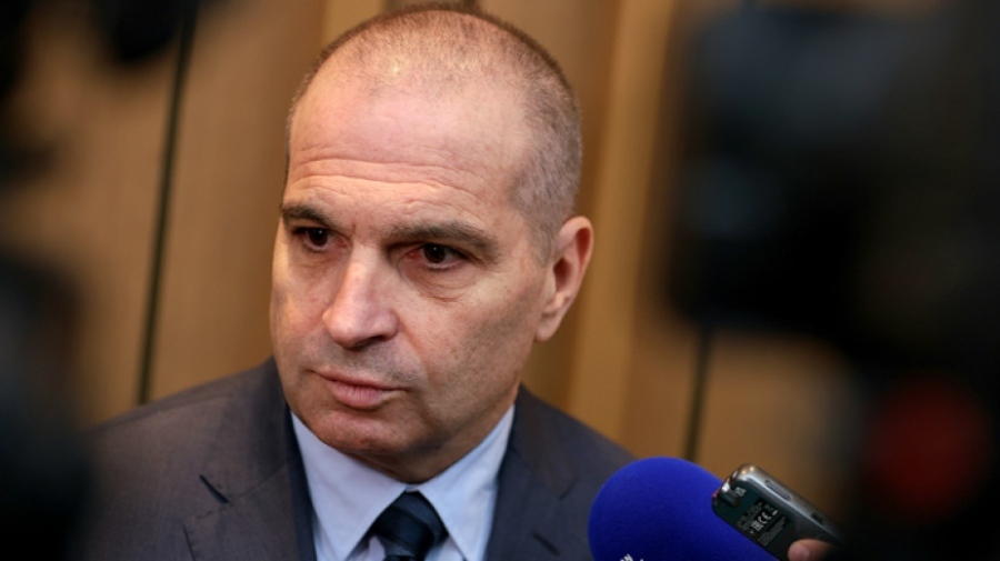 Министър Караджов: България никога не е изживявала толкова тежка криза с липса на вагони