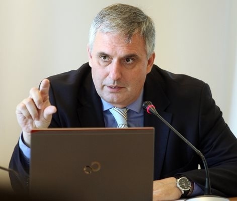 Ивайло Калфин: Страховете на хората от еврото може да повлияят на инфлацията