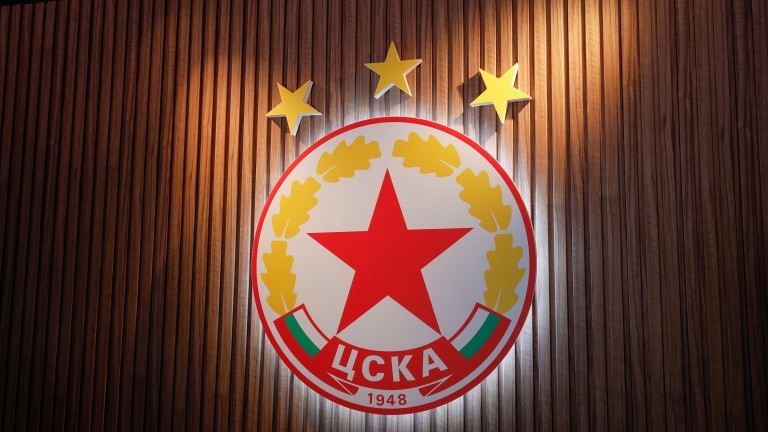 Ядосани фенове на ЦСКА поискаха оставки на шефовете Пауло Нога и Радослав Златков