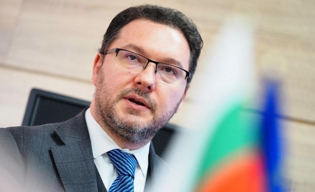 Министър Митов: Търсим отговорност за всеки пожар, причинен умишлено или по небрежност