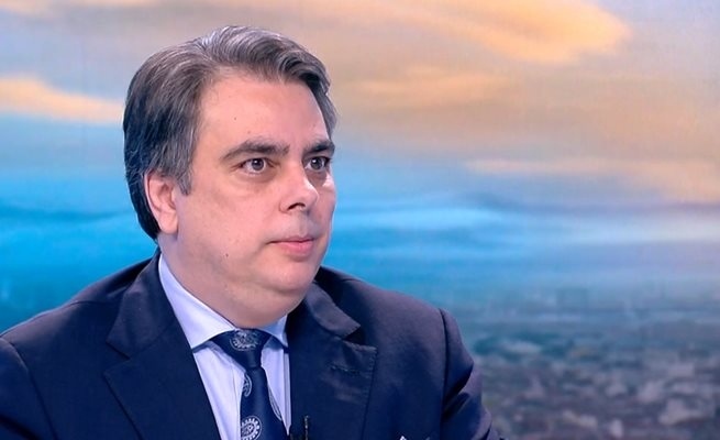 Асен Василев: Не може всеки път, когато сме недоволни от работата на една институция, да я закриваме