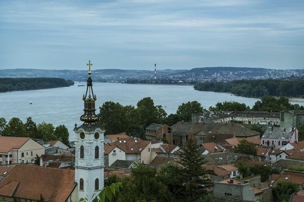 Задействаха BG-Alert за възможна евакуация на село Доситеево заради пожар