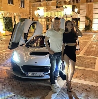 Фейсбук пощуря кое да коментира – колата или Валерия до Ваньо Алексиев
