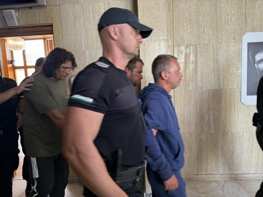 Срещу 5 бона пуснаха капитана от парасейлинга в Несебър