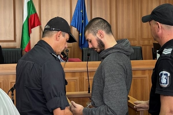 Обвиненият в убийството в Първомай обичал да стреля с еърсофт пистолет по хора в Студентски град