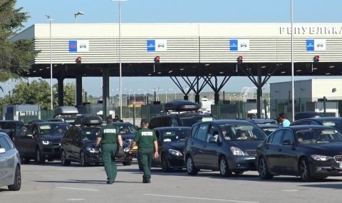 Огромни опашки на ГКПП Капитан Андреево
