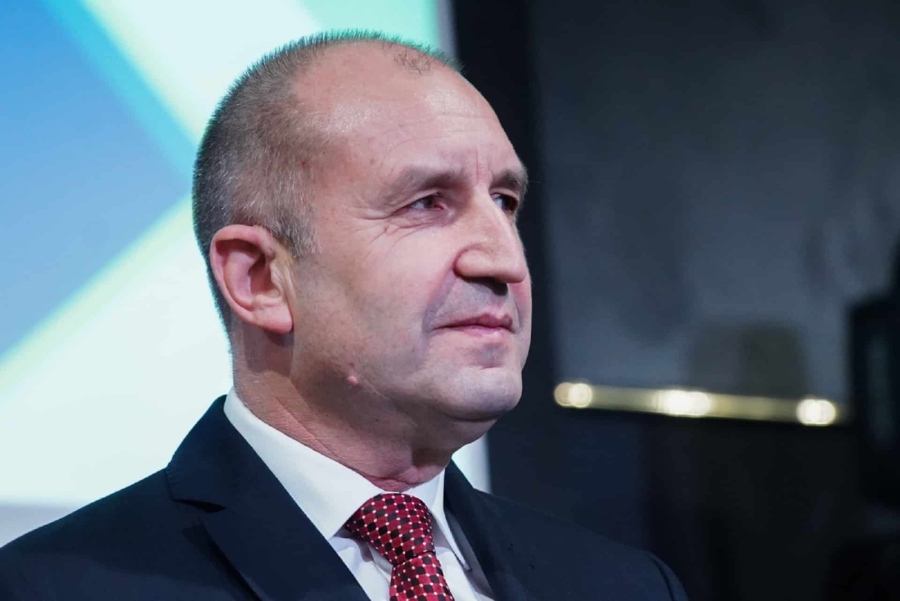 Плашат Румен Радев с импийчмънт