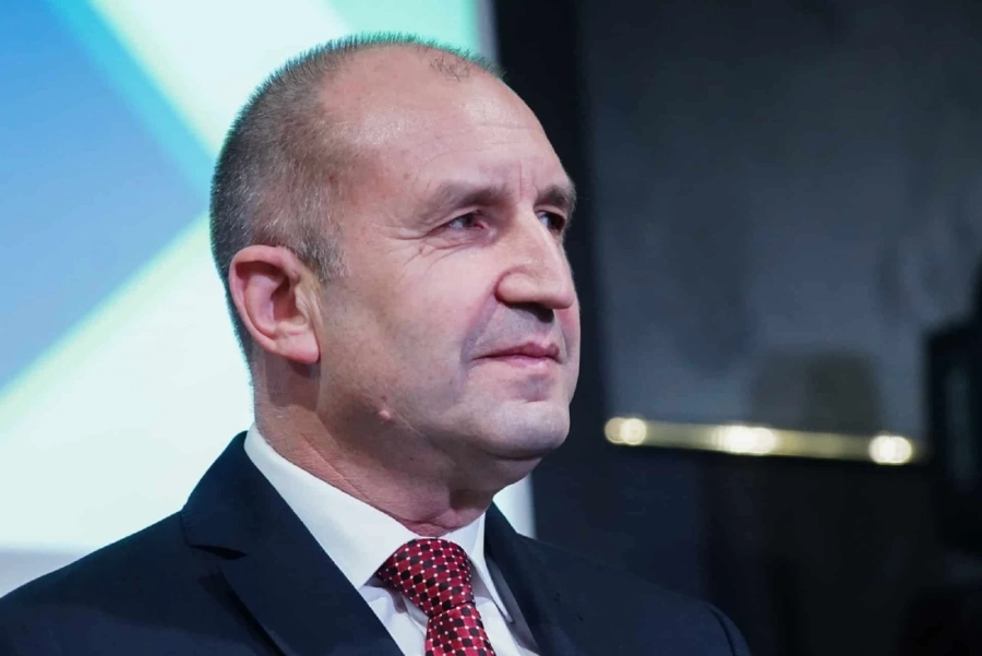 Плашат Румен Радев с импийчмънт