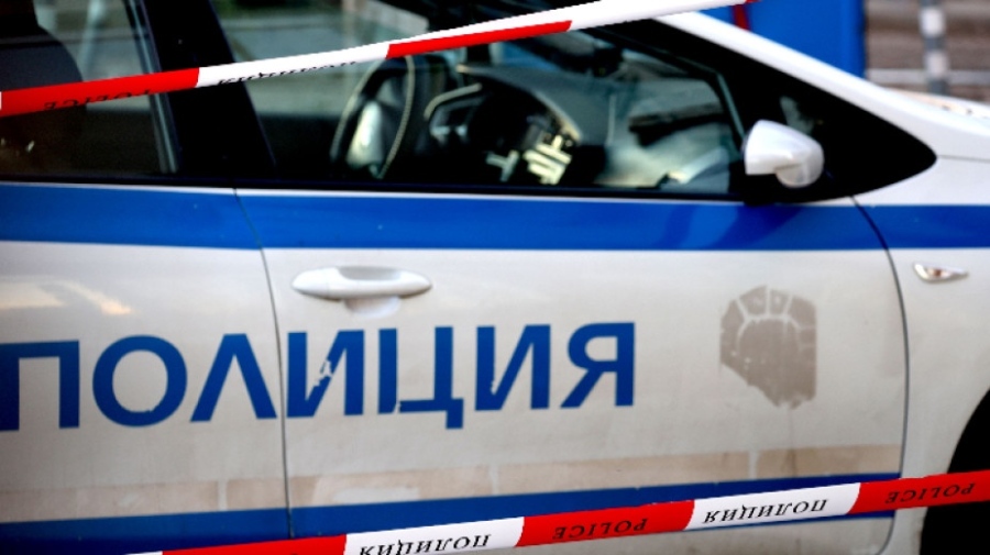 Жена почина, а двама полицаи са обгазени при инцидент в дом за възрастни в село Огнен