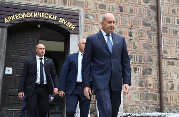 Радев ще изкачи Черни връх по повод 130-годишнината на Българския туристически съюз